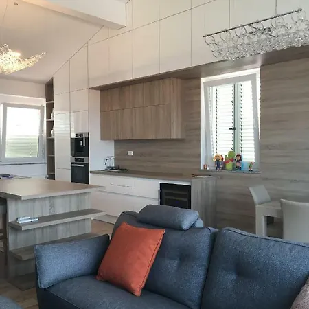 Sea View Art Penthouse * Копер