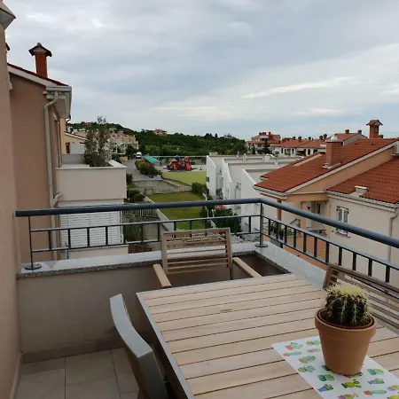 Sea View Art Penthouse Копер