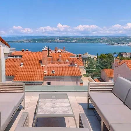 Sea View Art Penthouse * Копер
