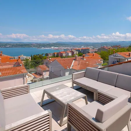 Sea View Art Penthouse *