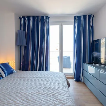 Sea View Art Penthouse *