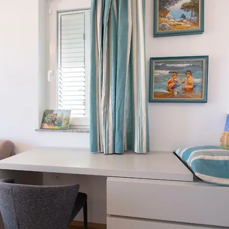 Sea View Art Penthouse *