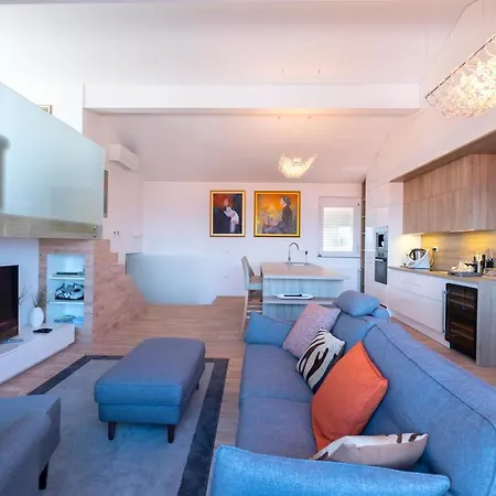 Sea View Art Penthouse Апартаменты *