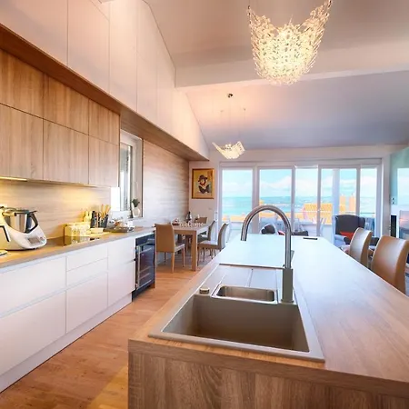 Sea View Art Penthouse Копер